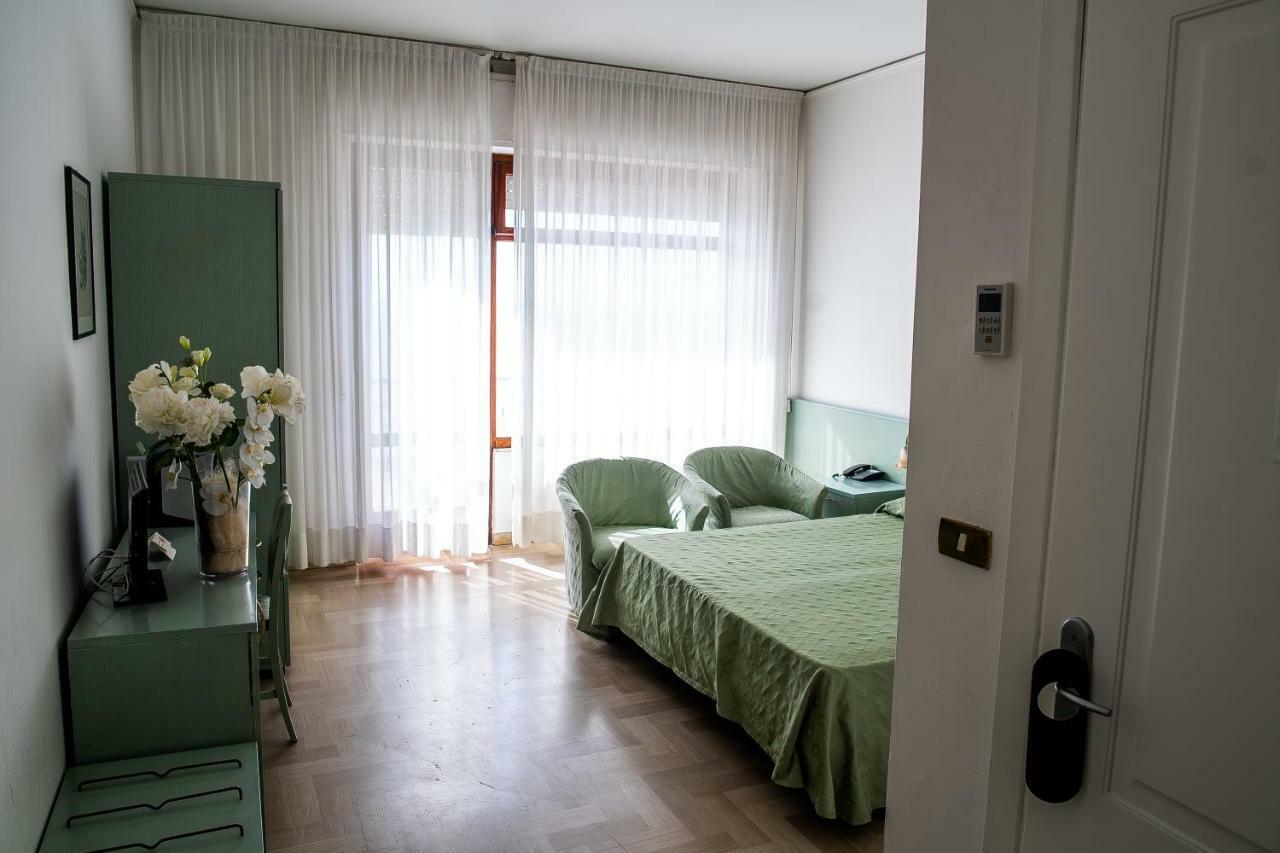 Hotel West End Alassio Dış mekan fotoğraf