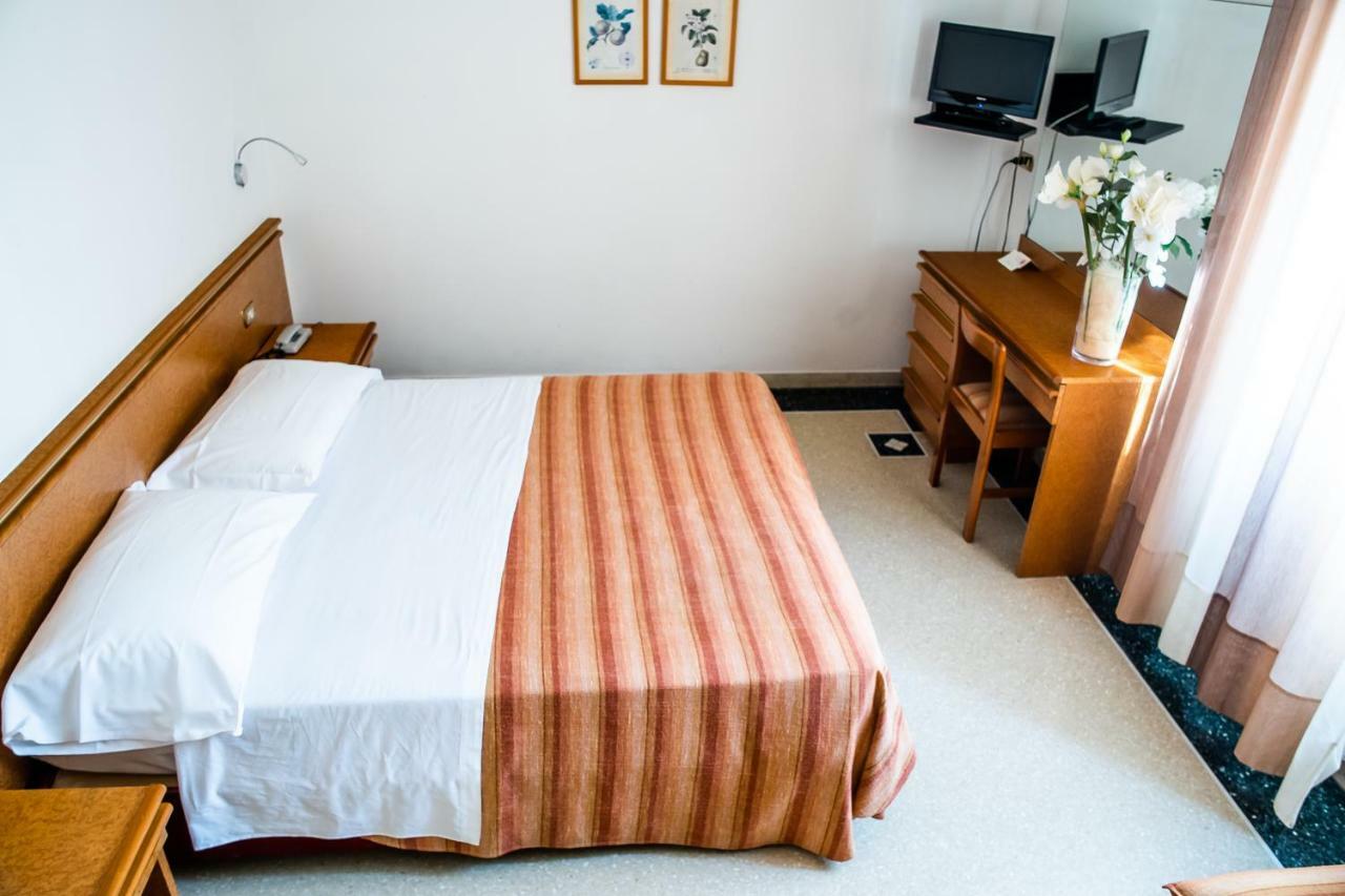 Hotel West End Alassio Dış mekan fotoğraf