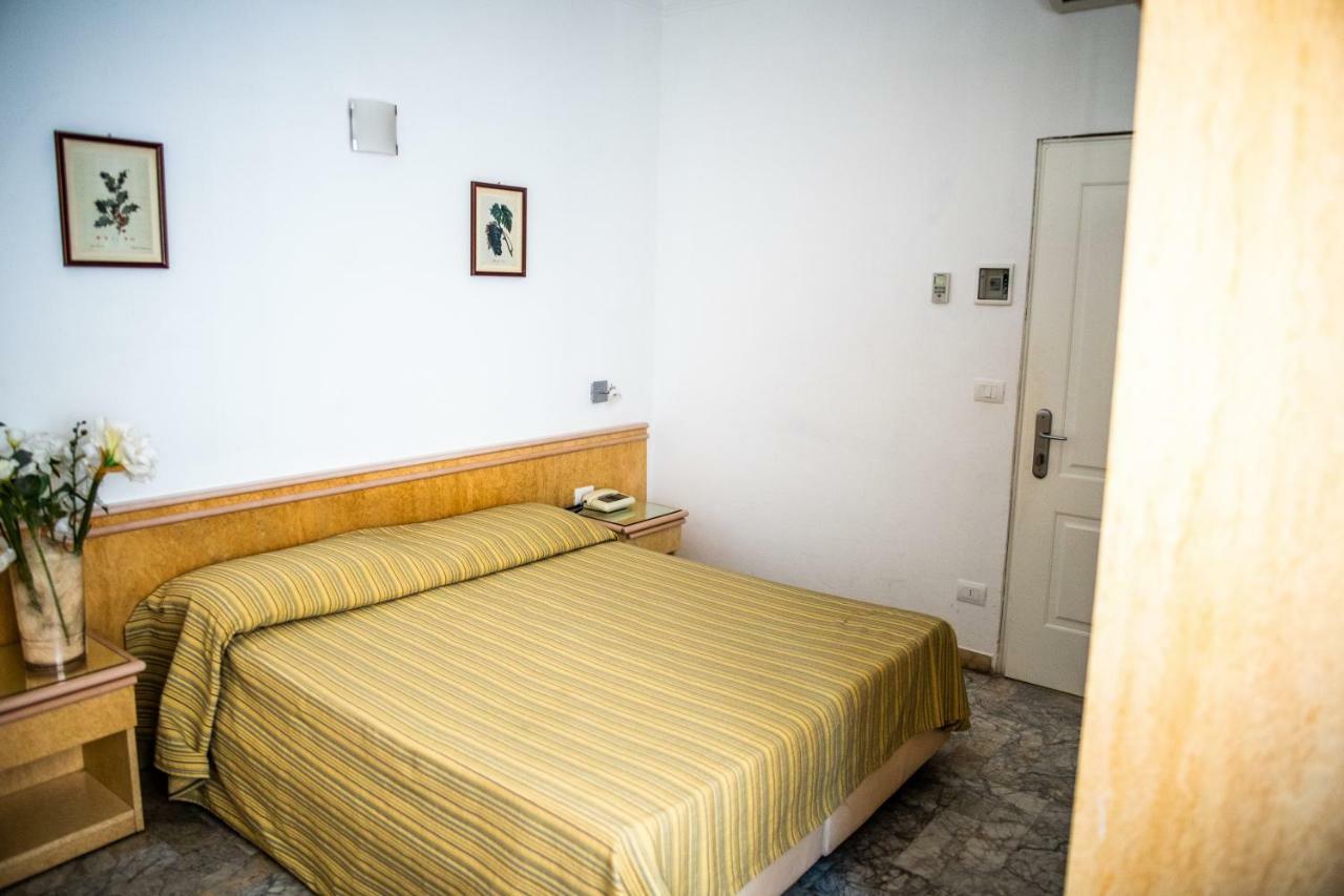 Hotel West End Alassio Dış mekan fotoğraf