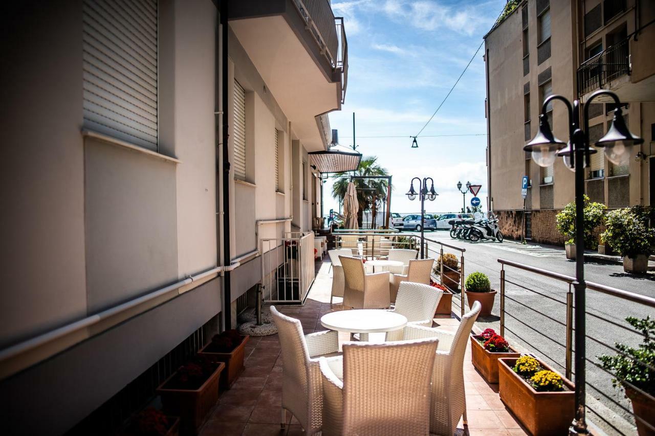 Hotel West End Alassio Dış mekan fotoğraf